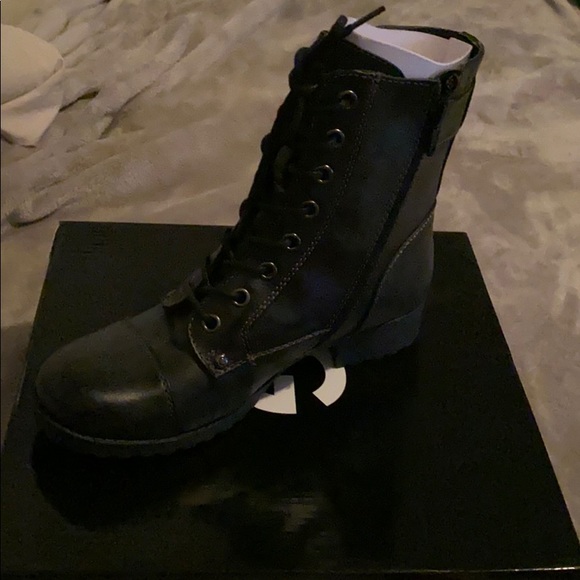 Guess Combat Boots - Picture 1 of 4